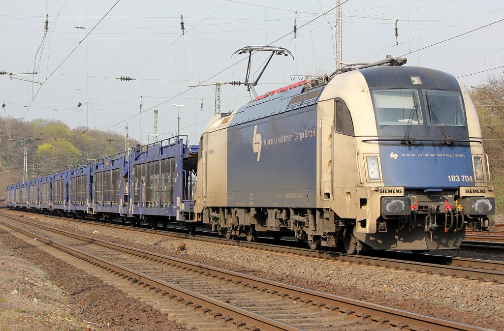 183 704 mit leerem Autozug in K�ln West am 23.03.2011