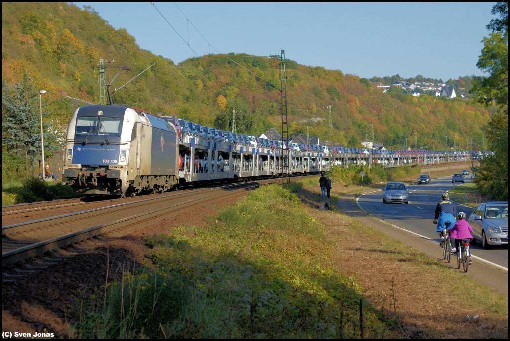 183 705-3 (WLC) in Erpel (Rhein) am 30.9.2012. 