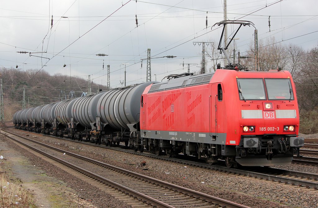 185 002-3 mit Kesselzug in K�ln West am 15.02.2011