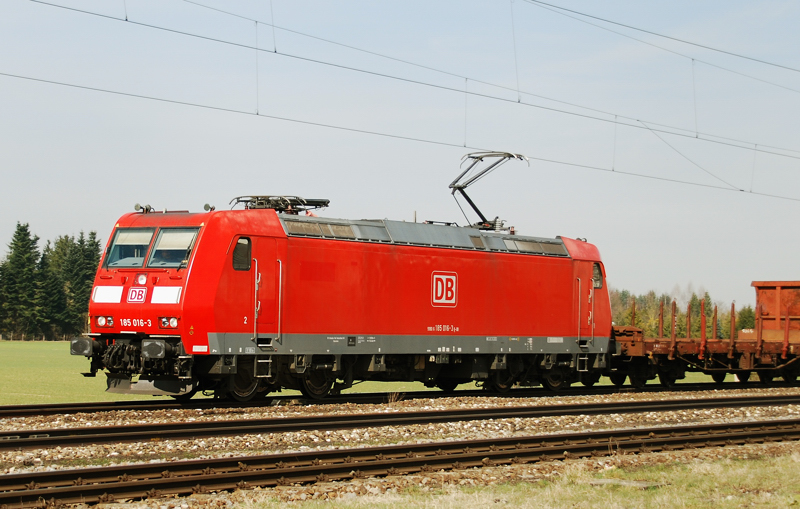 185 016-3, aufgenommen am 24.03.11, bei der Durchfahrt durch Gersthofen.