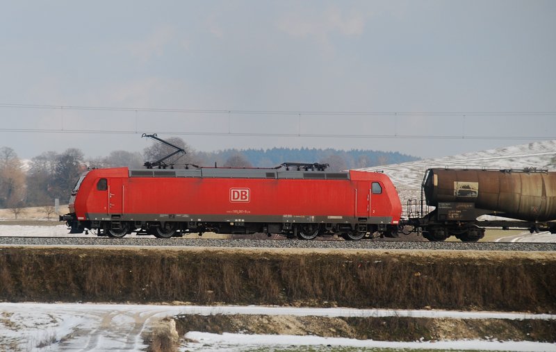 185 061-9, aufgenommen am 20.02.10, auf der Strecke Augsburg-Ulm, kurz vor Burgau.