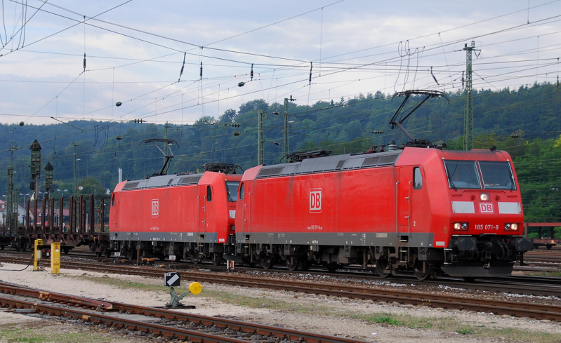 185 071-8 + 185 047-8, aufgenommen am 02.09.11, bei der Durchfahrt durch Treuchtlingen.
