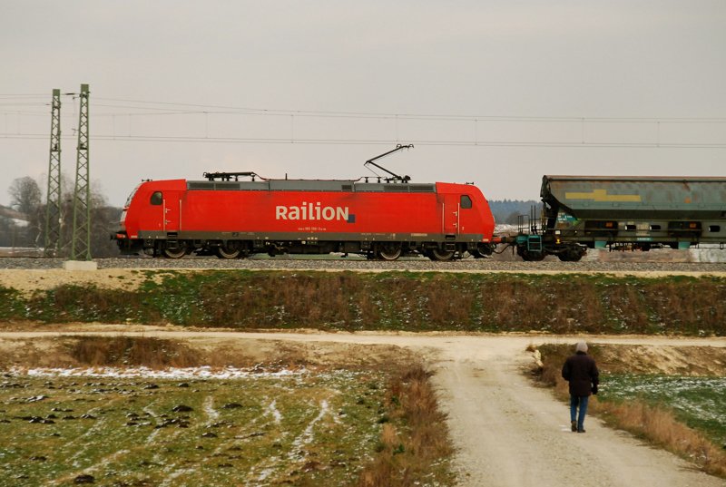 185 158-3, aufgenommen am 17.12.09, Strecke Augsburg-Ulm, kurz vor Burgau.