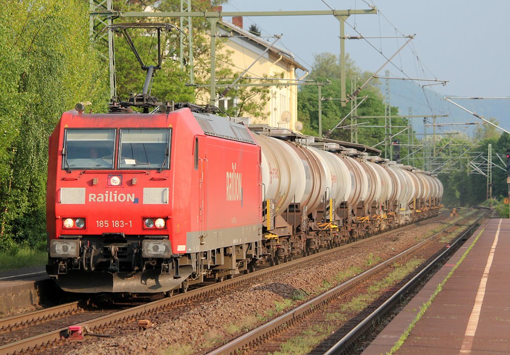 185 183-1 mit Kesselzug in Bonn Oberkassel am 26.04.2011