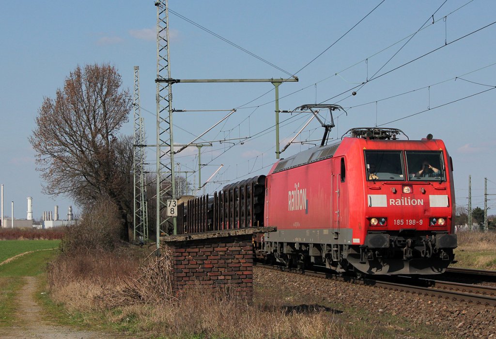 185 198-9 in Porz Wahn am 22.03.2012 , inkl. Gegenfoto ;-) !