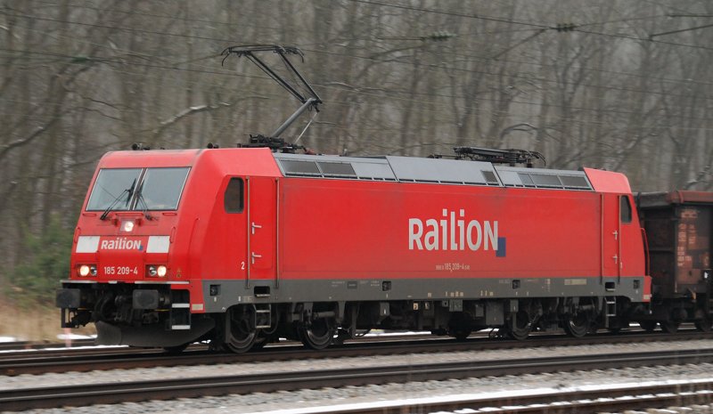 185 209-4, aufgenommen am 22.01.10, bei der Durchfahrt durch Neuoffingen, Strecke Ulm-Augsburg.