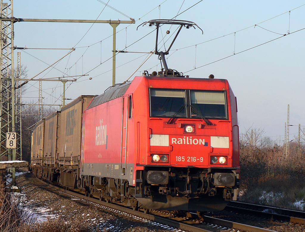 185 216-9 mit dem  WENZEL  in Porz-Wahn am 15.12.2010