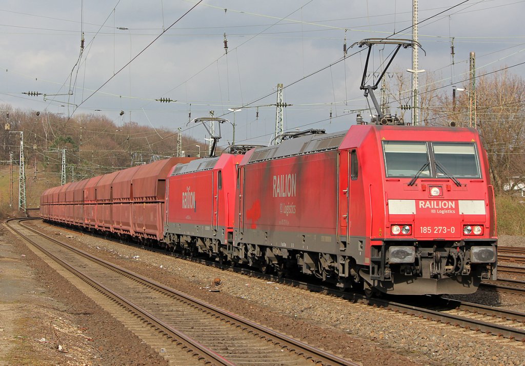 185 273-0 mit Falns Wagen in K�ln West am 11.03.2011