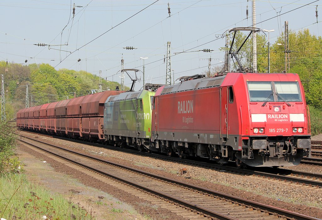 185 279-7 mit 185 152 im Schlepp am 08.04.2011 in K�ln West 