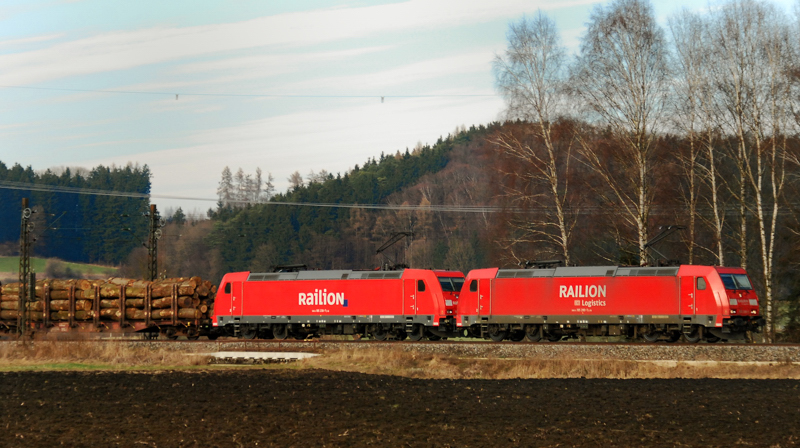 185 280-5 + 185 236-7, aufgenommen am 26.02.11, kurz nach Mindelaltheim.