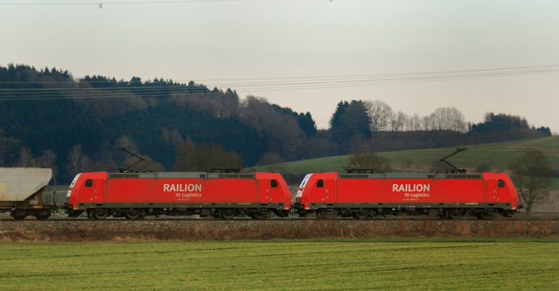 185 288-8 + 185 305-0, aufgenommen am 26.02.11, kurz nach Mindelaltheim.