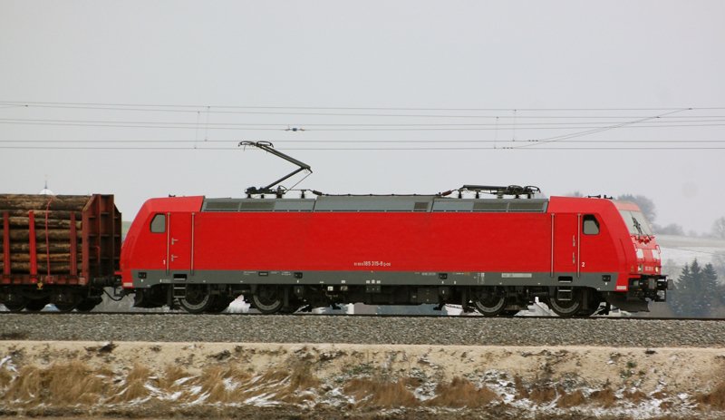 185 315-9; kein DB-Keks, keine Railion-Aufschrift, oder eine sonstige Beschriftung tr�gt sie! Aufgenommen am 15.12.09, Strecke Ulm-Augsburg, kurz nach Burgau.