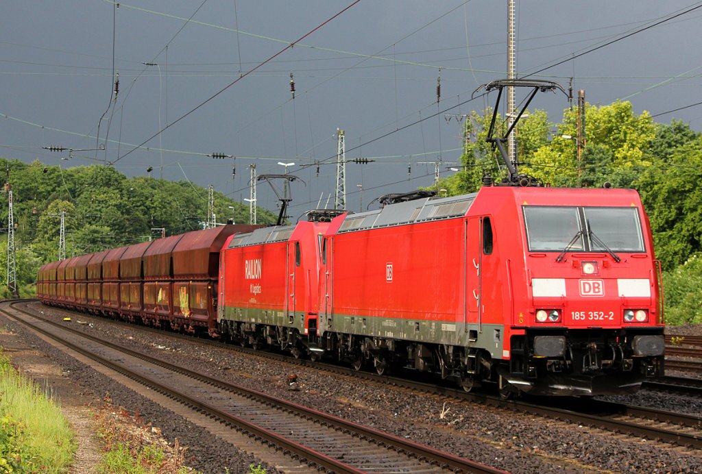 185 352-2 & 185 283-9 in K�ln West am 11.06.2012