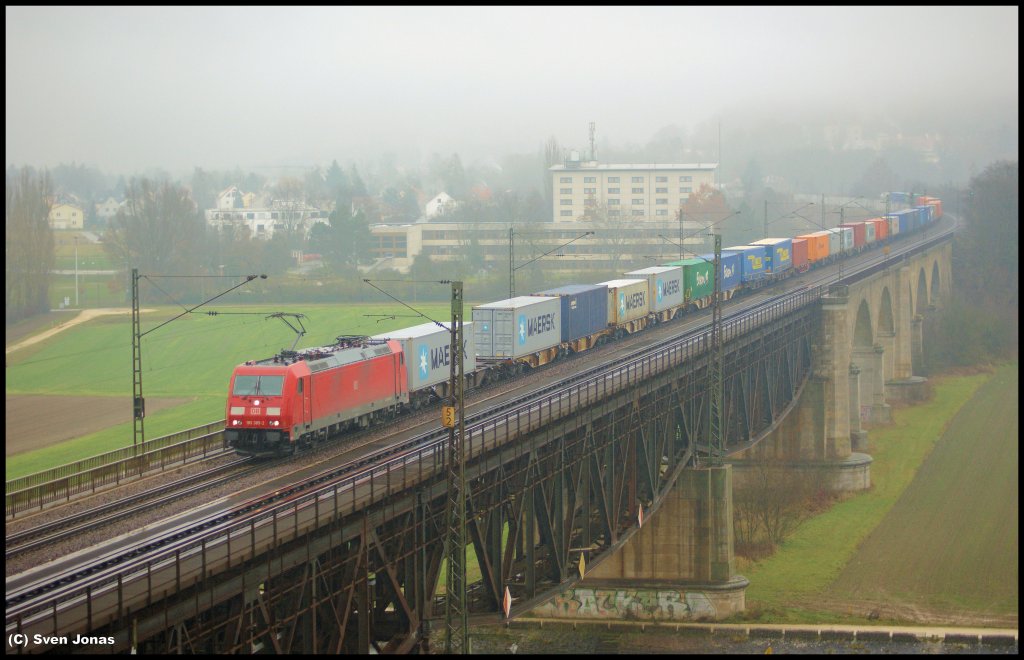 185 385-2 (DB Schenker) in Regensburg-Pr�fening am 4.12.2012.  