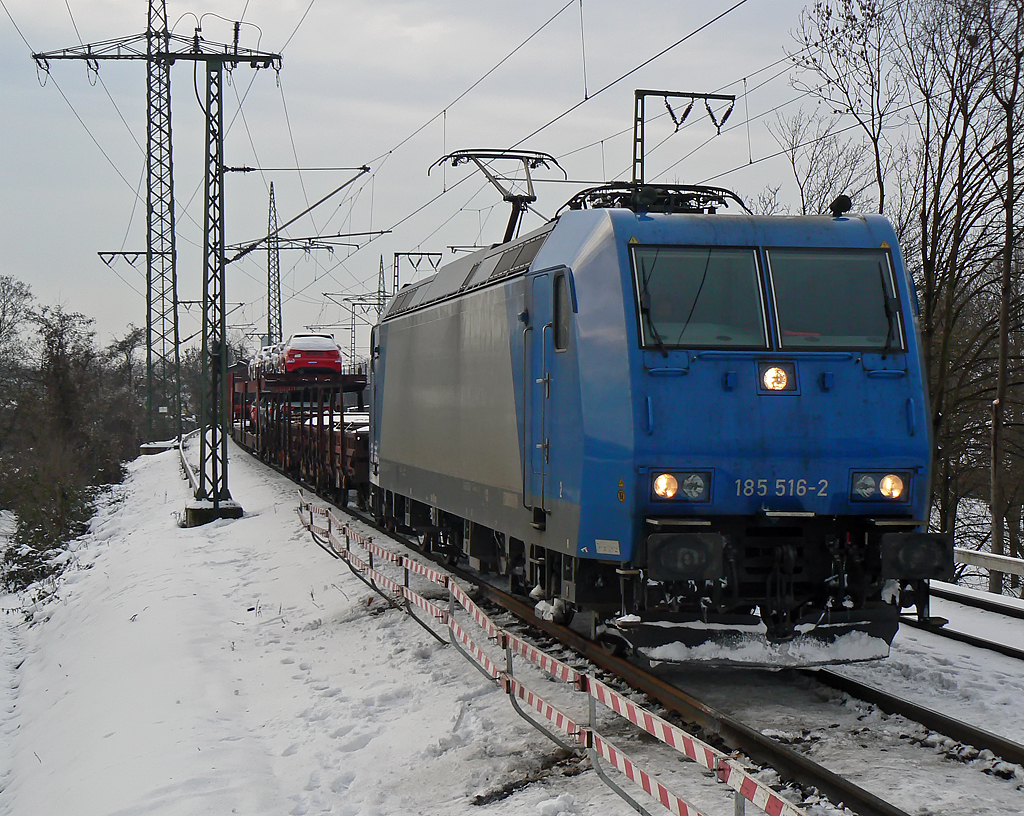 185 516-2 kurz vor der K�lner S�dbr�cke am 27.12.2010