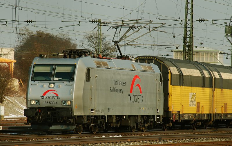 185 539-4, aufgenommen am 09.03.10, bei der Einfahrt in den Bahnhof Treuchtlingen.
