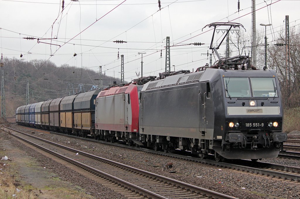 185 551-9 der MRCE/CFL Cargo mit CFL Cargo 4011 und PKP Cargo Wagen in K�ln West am 15.02.2011