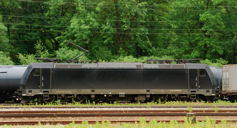 185 563-4, aufgenommen am 12.06.12, in Neuoffingen.