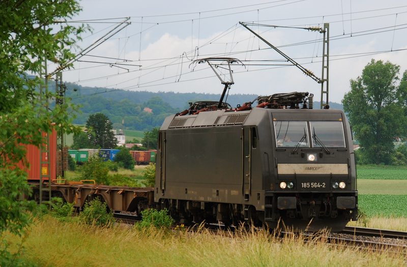 185 564-2, aufgenommen am 20.06.12, bei Treuchtlingen.