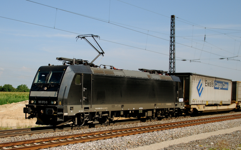 185 572-5, aufgenommen am 29.07.11, bei Auggen.