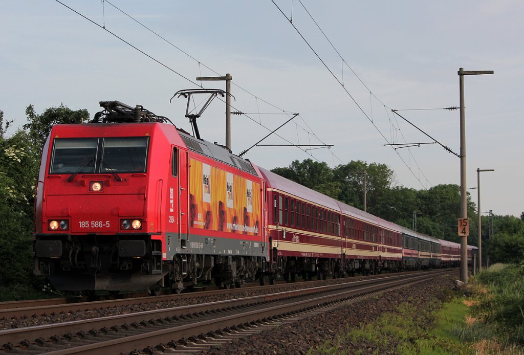 185 586-5 der HGK mit M�ller Touristik Sonderzug in Br�hl am 27.05.2012