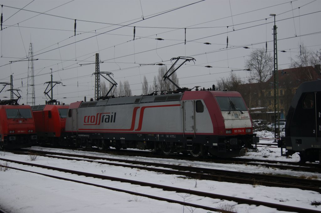 185 594-9 von Crossrail stand am 03.01.2011 in Krefeld-Hbf abgestellt.