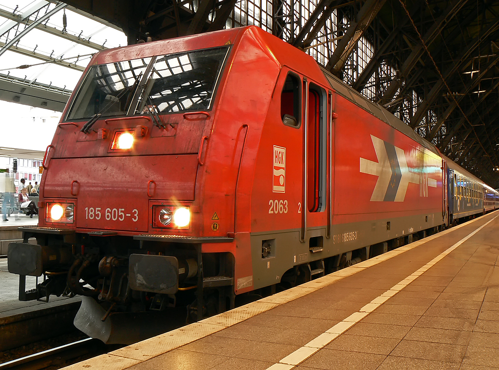 185 603-5 der HGK mit einem Eurostrand Partyzug in K�ln Hbf. am 12.09.2010