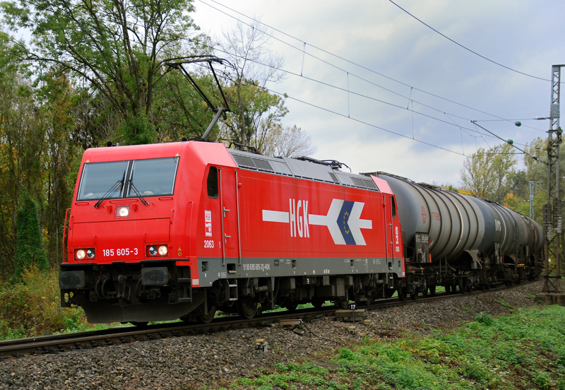 185 605-3, HGK, aufgenommen am 15.10.12, kurz vor Neuoffingen.