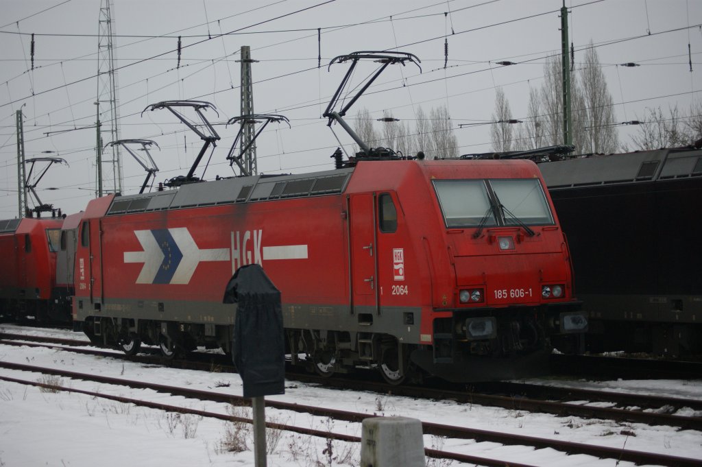 185 606-1 von HGK stand am 03.01.2011 in Krefeld-Hbf abgestellt.