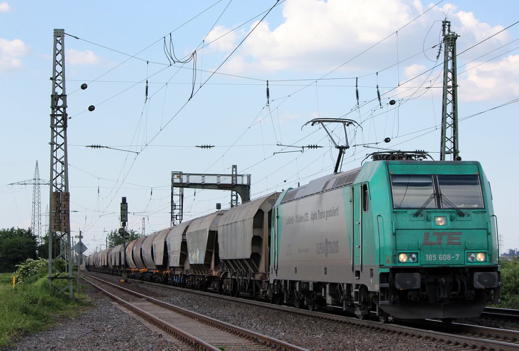 185 608-7 der LTE mit Getreidezug in Br�hl am 27.05.2012