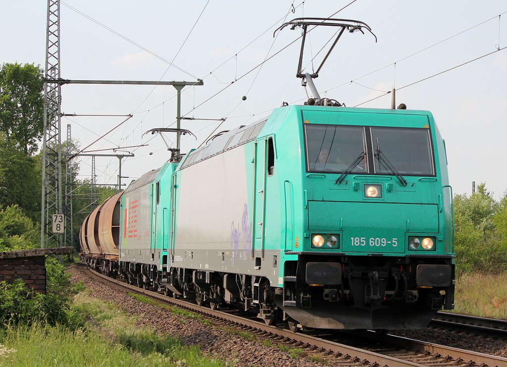 185 609-5 mit LTE Schwestermschine und Getreidezug in Porz Wahn am 11.05.2011