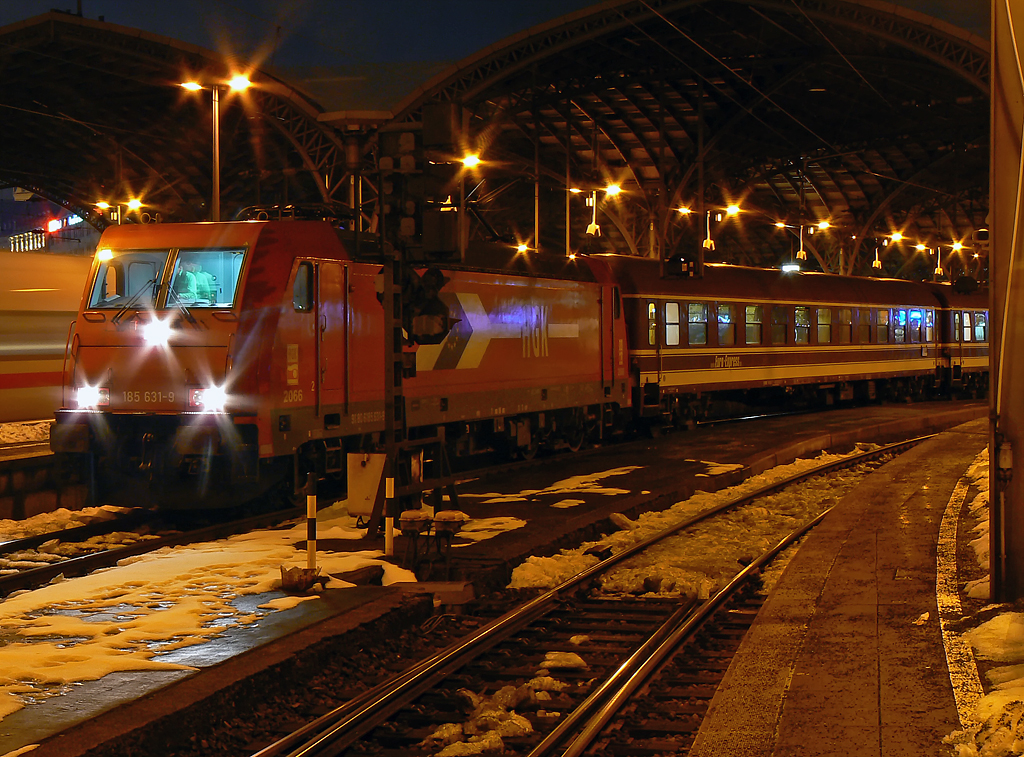 185 631-9 mit Sonderzug an Gleis 5 in K�ln Hbf am 02.01.2011