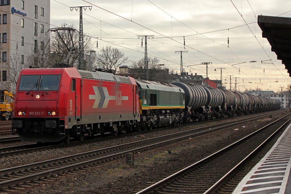 185 632-7 und DE63 der HGK in K�ln West am 21.02.2012