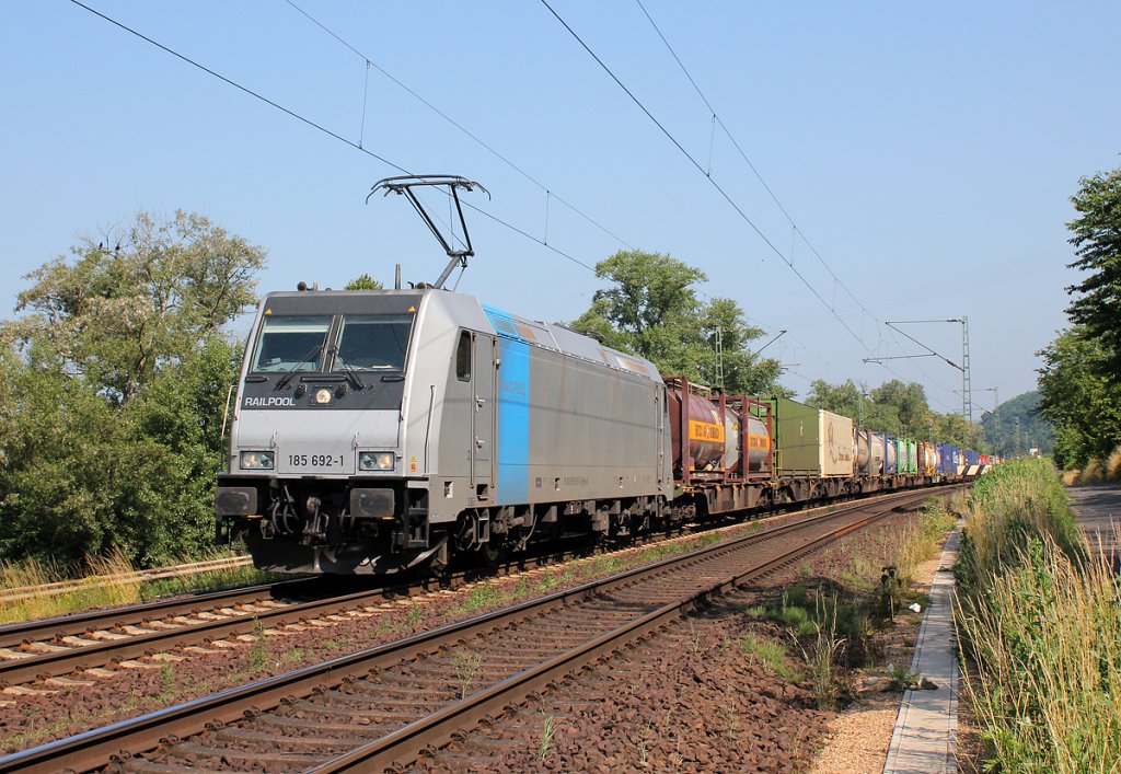 185 692-1 bei Leubsdorf am 06.07.2013, Gru� an den Tf ! 