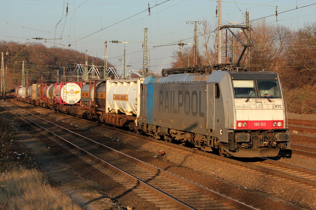 186 103 (Railpool) in K�ln West am 06.02.2012