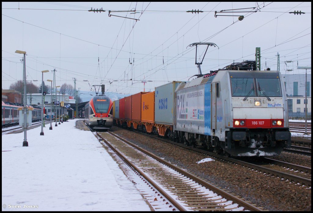 186 107-9 (Railpool/RTB)  R2X  in Neuwied am 19.1.2013.  