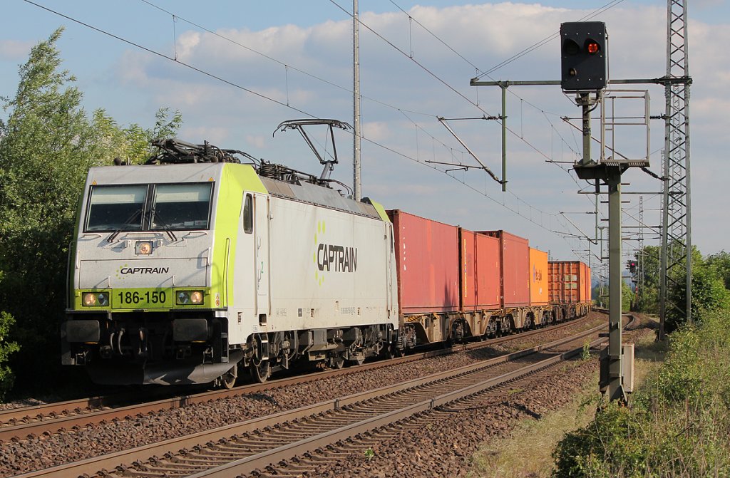 186 150 von Captrain mit Containerzug in Porz Wahn am 03.05.2011