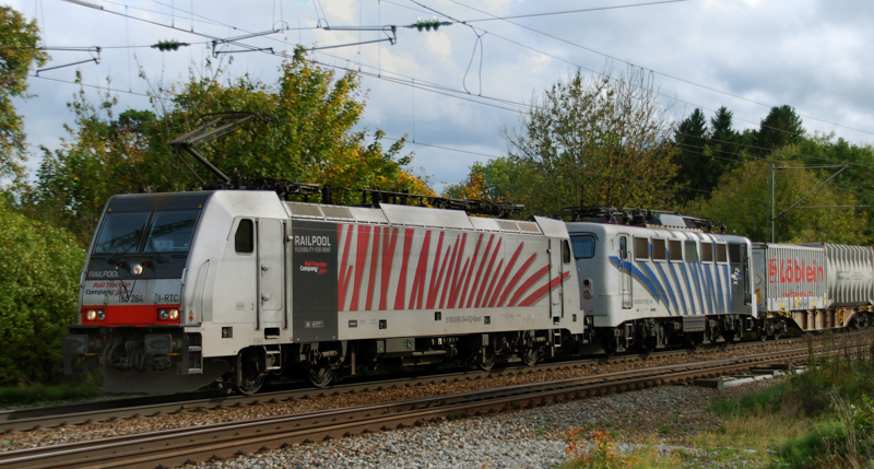 186 284-6 + 139 177-0, aufgenommen am 13.10.12, in A�ling.