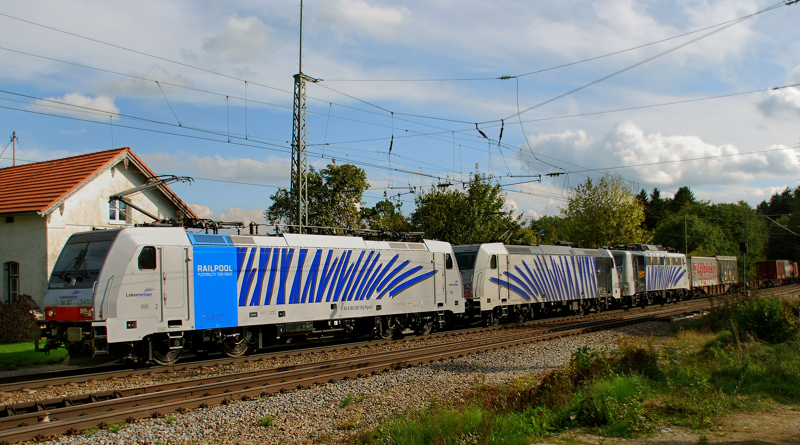 186 287-9 + 185 662-4 + 139 133-3, aufgenommen am 02.10.12, in A�ling.