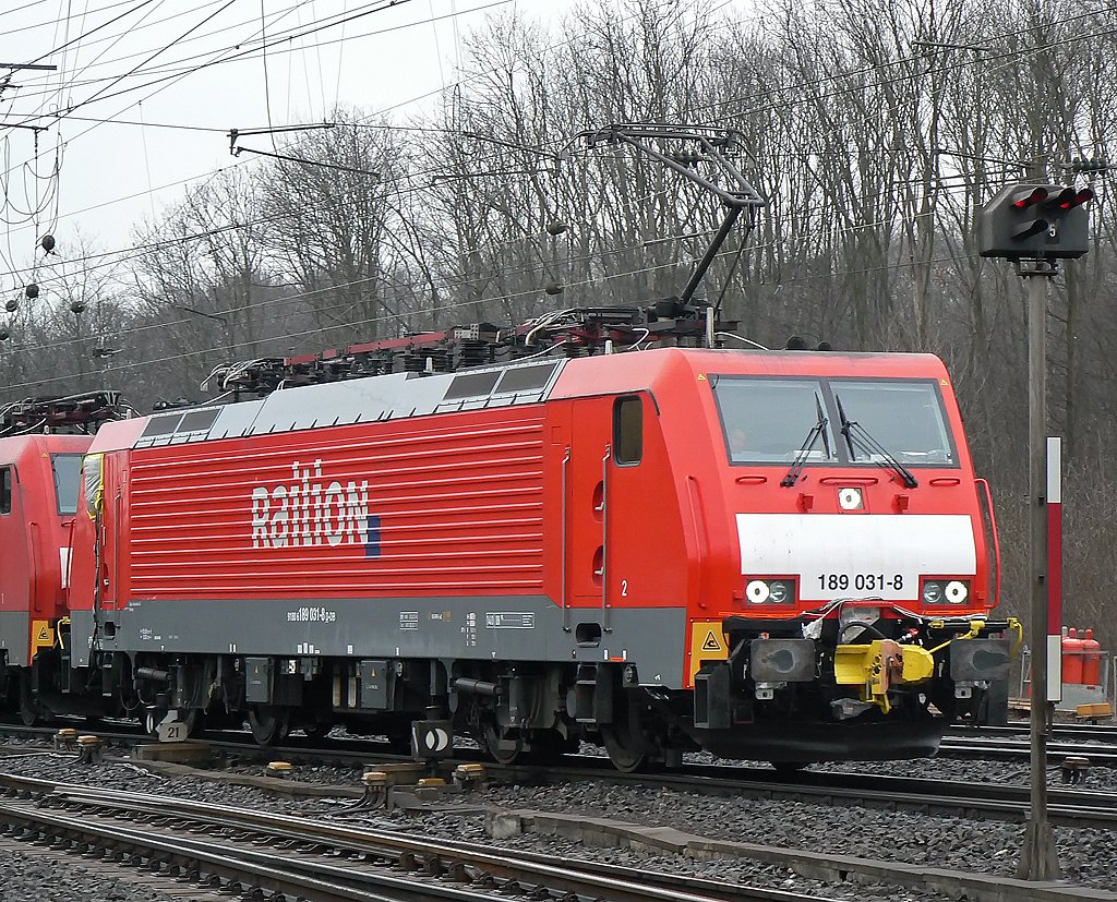 189 031-6 mit neu nachger�steter Mittelpufferkupplung, kam mit 3 weiteren umgebauten 189´ern heut nachmittag im verregneten Gremberg an (15.03.2010)