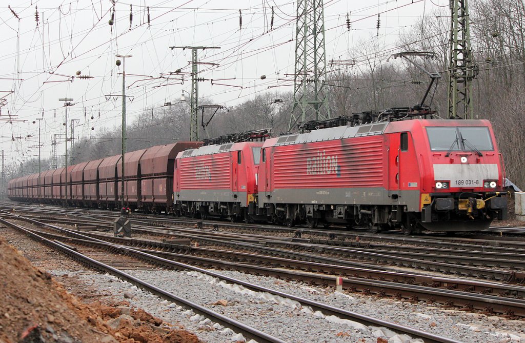 189 031-9 mit 189 039 am Erzbomber in Gremberg am 18.02.2011