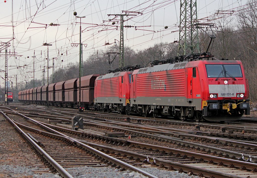189 031-9 mit weiterer BR189 in DT am Erzbomber in Gremberg am 23.02.2011