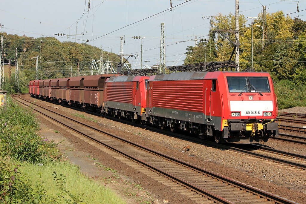 189 045-8 mit 189 xxx-x am Erzbomber in K�ln West am 24.09.2011