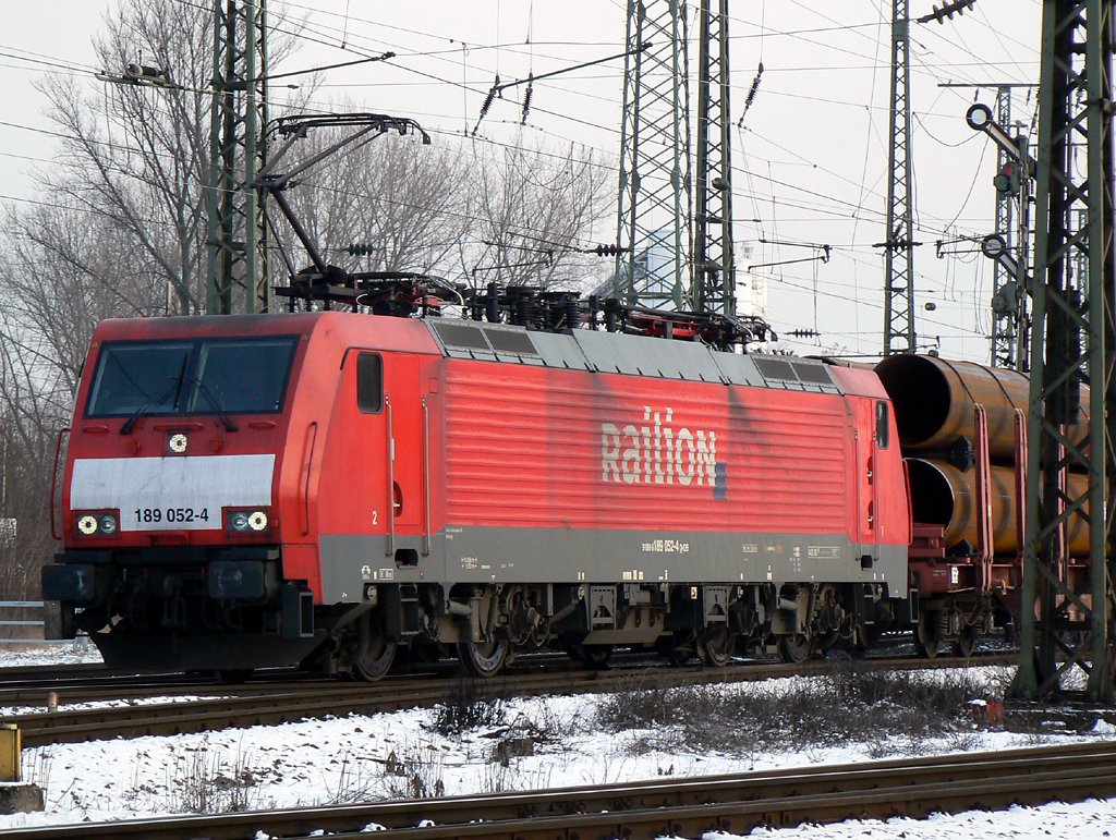 189 052-4 bei der Ausfahrt aus dem Gbf. Gremberg am 8.1.2010
