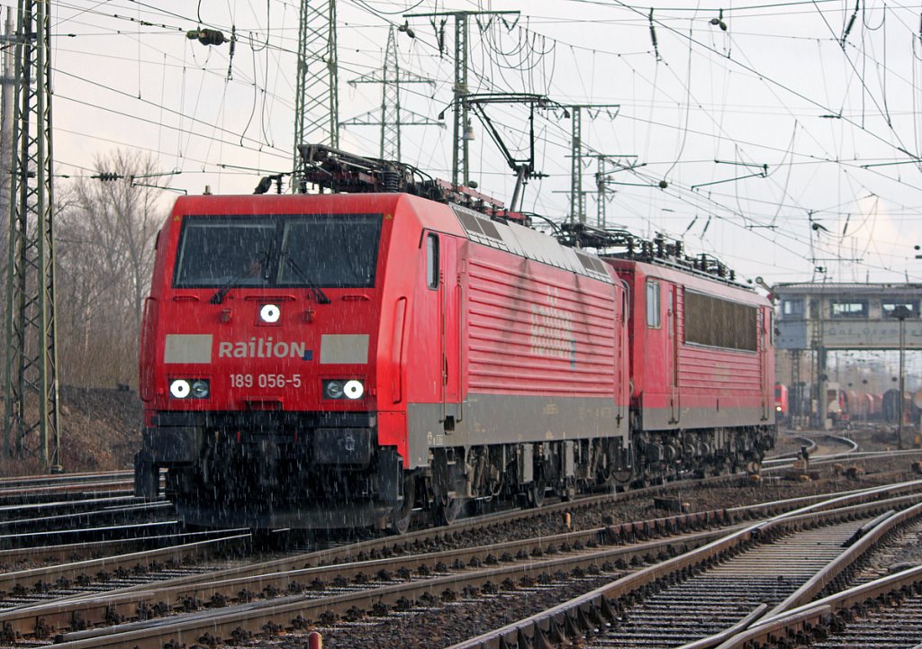 189 056-5 verl�sst Gremberg mit einer BR155 am 26.01.2011