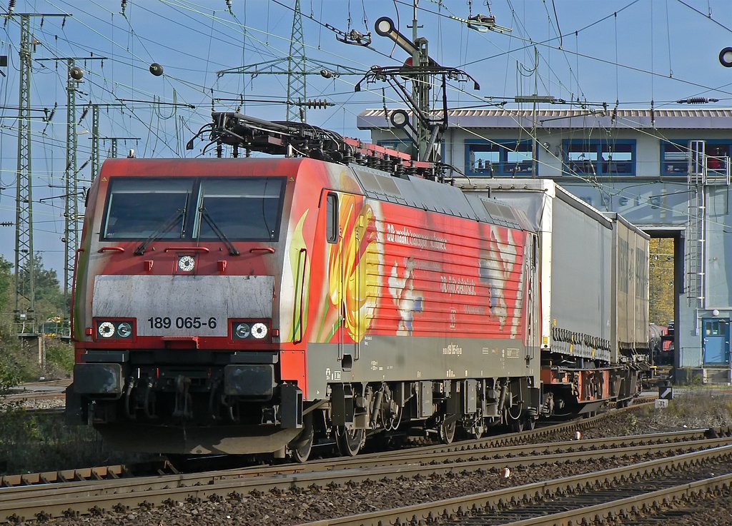 189 065-3 verl�sst mit einem kurzen Gz. den Gbf K�ln Gremberg (okt.09)