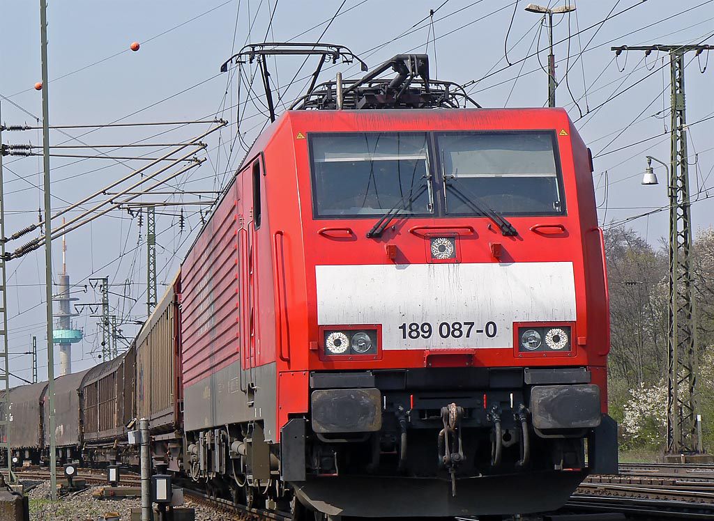 189 087-0 bei der Einfahrt in den Gbf. K�ln Gremberg am 13.04.2010