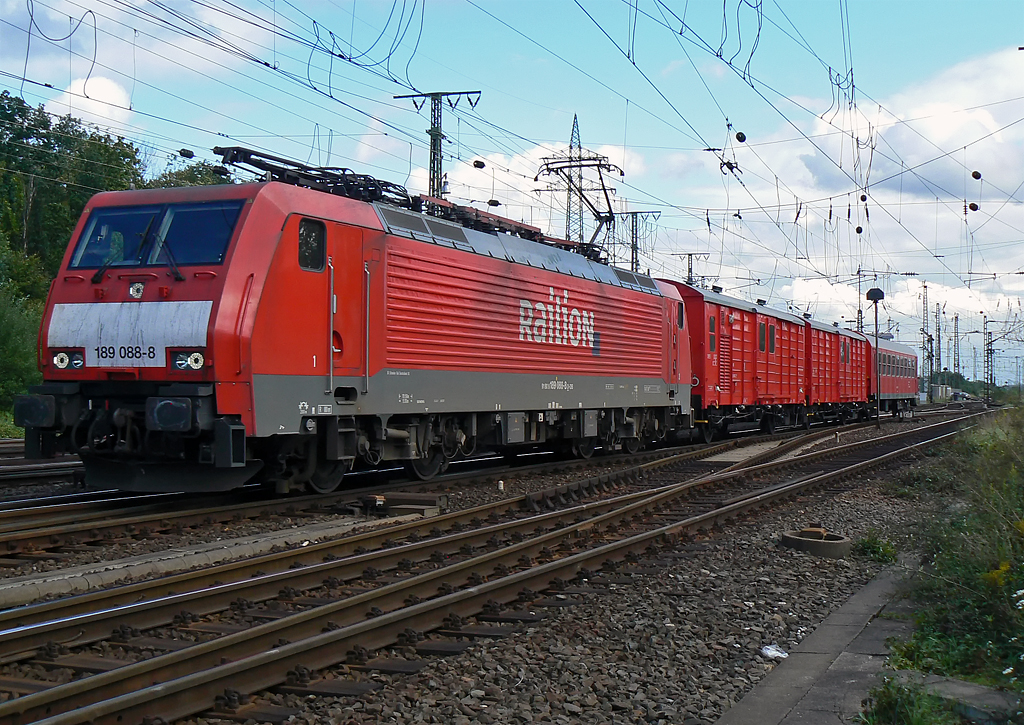 189 088-8 mit Hilfszug in Gremberg am 16.09.2010