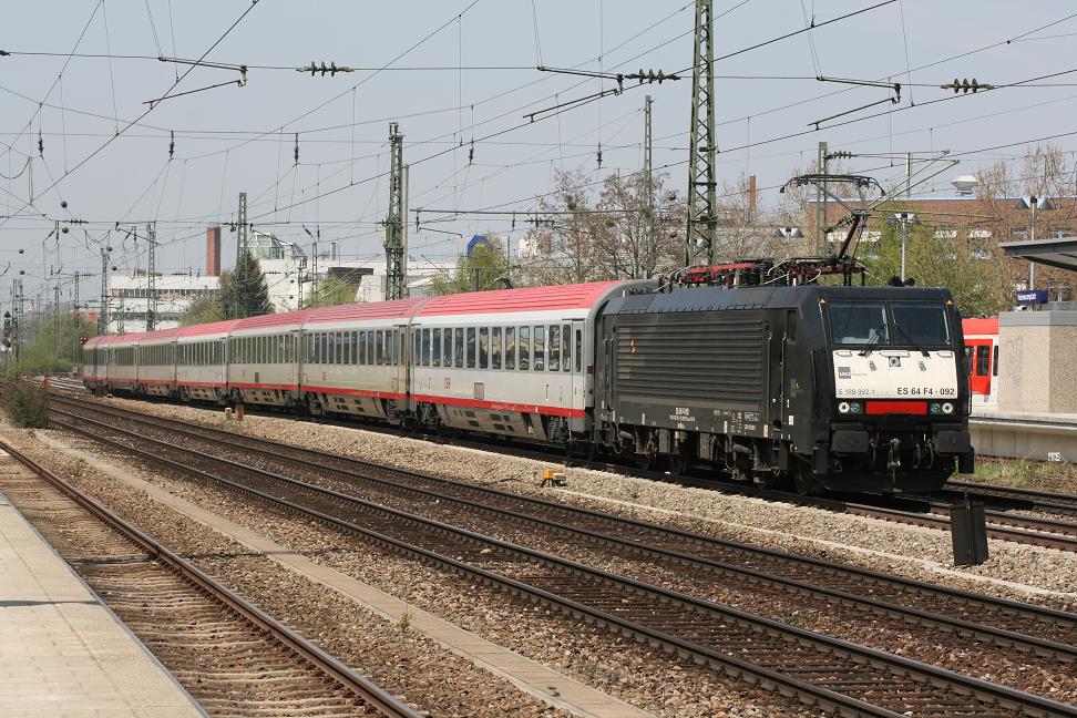 189 992 mit EC in Richtung Italien am Haltepunkt M�nchen-Heimeranplatz