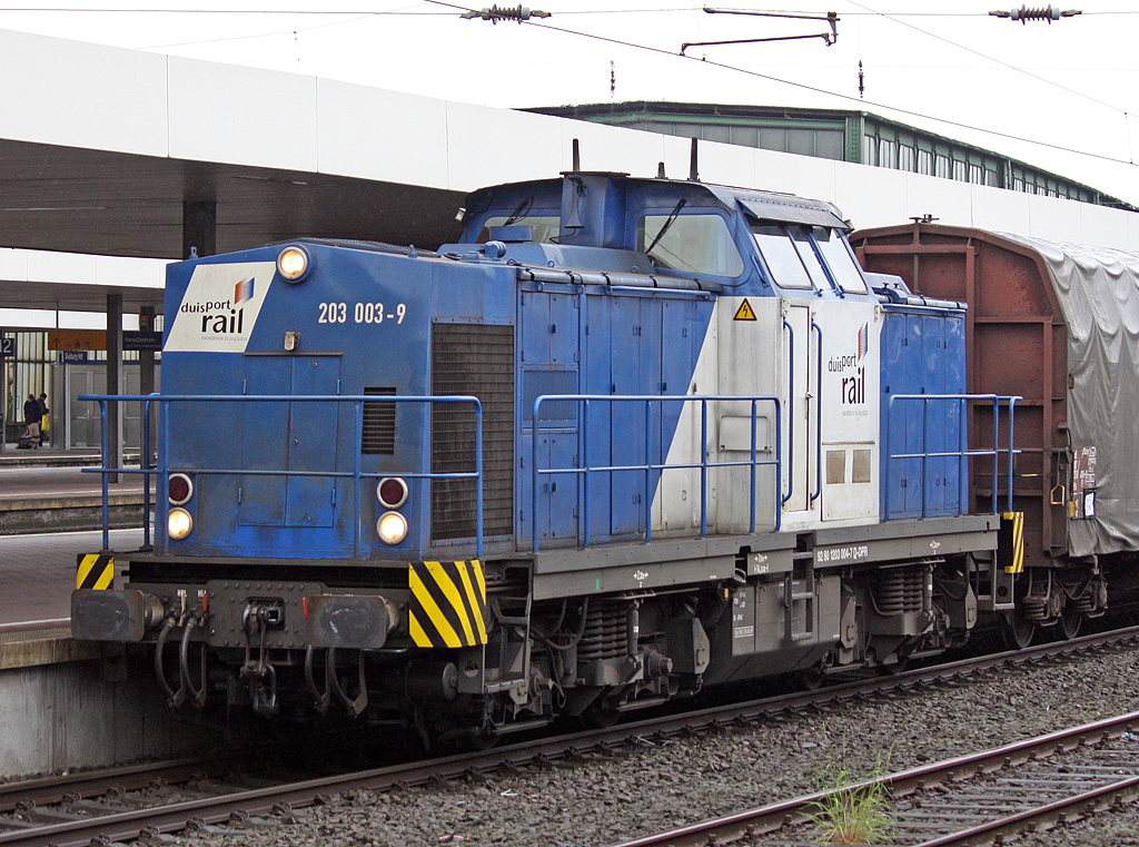 203 003-9 der DuisPort Rail in Duisburg Hbf am 07.05.2010